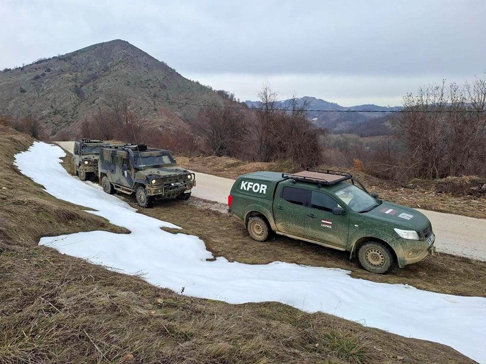 KFOR: Ushtarët letonezë dhe italianë patrullojnë në Zubin Potok