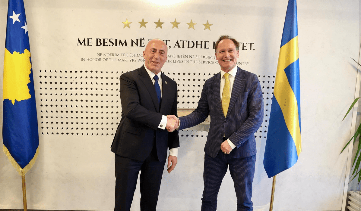 Haradinaj kërkon heqje të menjëhershme të masave ndaj Kosovës, në takim me ambasadorin suedez