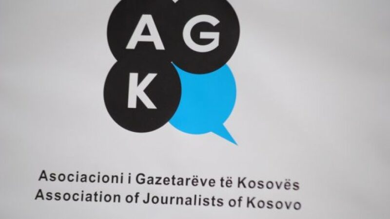 AGK-ja e dënon fushatën e vazhdueshme kundër mediave dhe gazetarëve nga Kurti dhe LVV