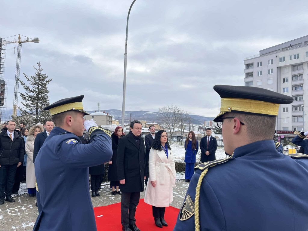 Presidentja Osmani e Kryeministri Kurti bëjnë homazhe tek varri i ish-presidentit Rugova