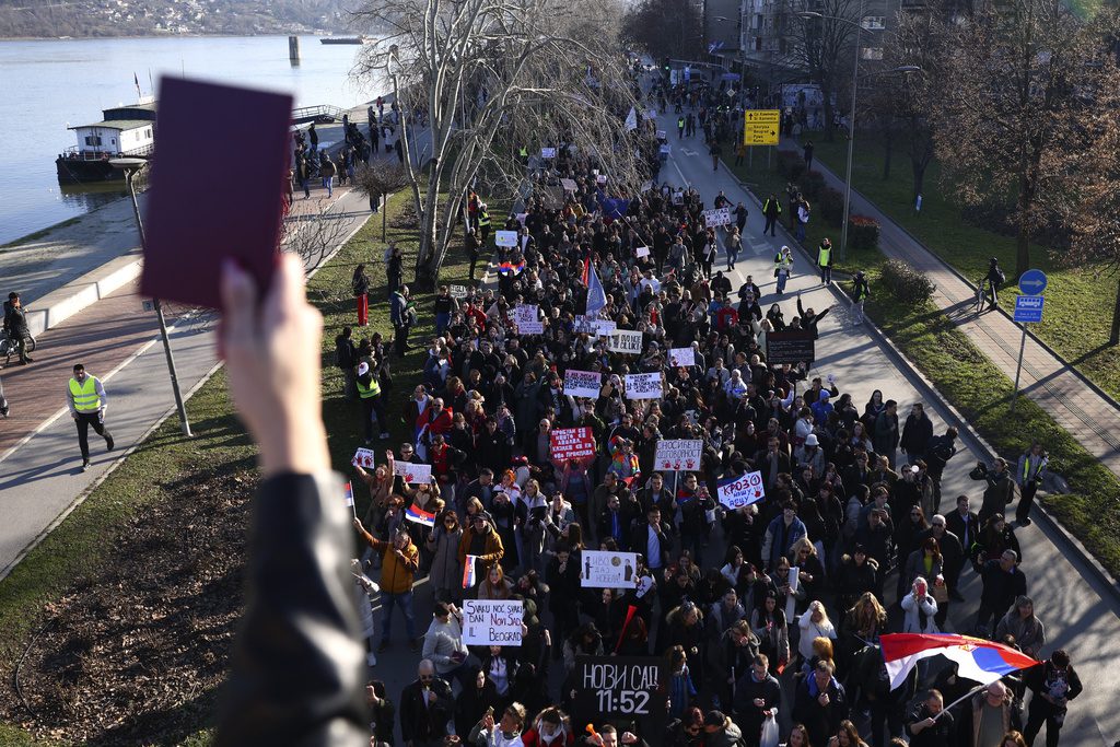 ​Protestat në Serbi – Studentët paralajmërojnë bllokadë 15-orëshe në qendër të Kragujevcit