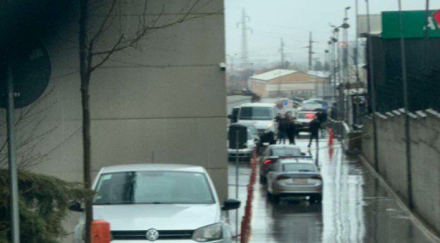 Grabitje e armatosur në afërsi të “Albi Mall”, raportohet për të plagosur