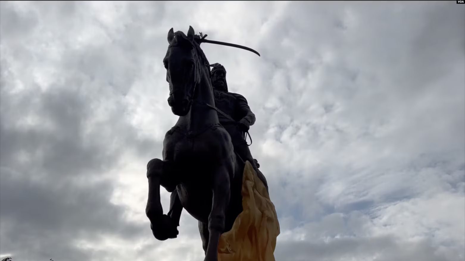 Statuja e Skënderbeut së shpejti vendoset edhe në Paris