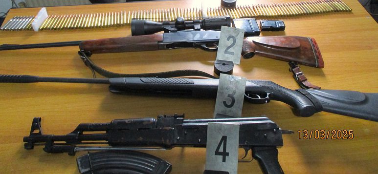 Arrestohet një person, iu gjeten tri armë e 110 fishekë