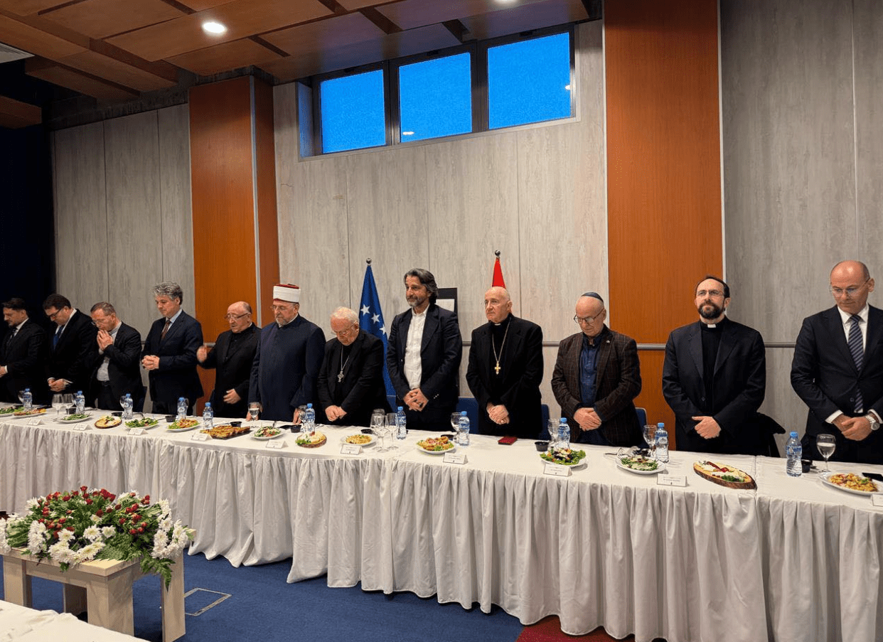 Rama shtroi iftar në katedrale: “Bashkë – Gjithmonë”