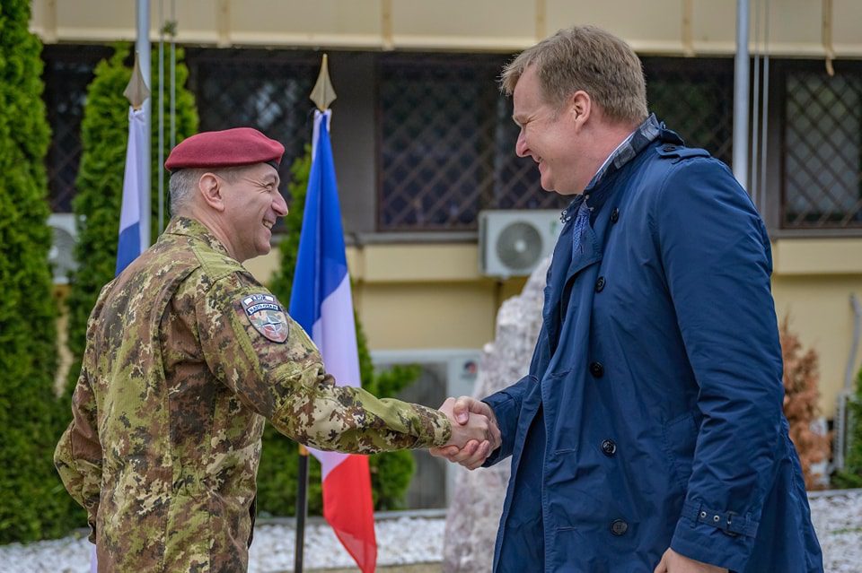 Sorensen takohet me komandantin e KFOR-it, diskutohet për sigurinë dhe dialogun Kosovë-Serbi