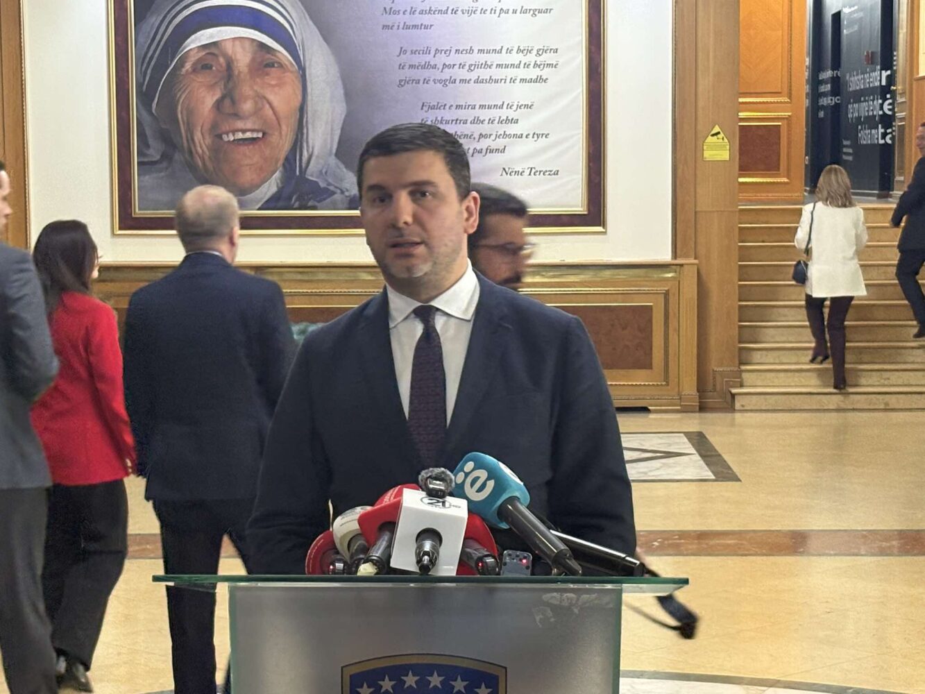 Krasniqi tha se s’jemi të obliguar të votojmë propozimet e LVV-së