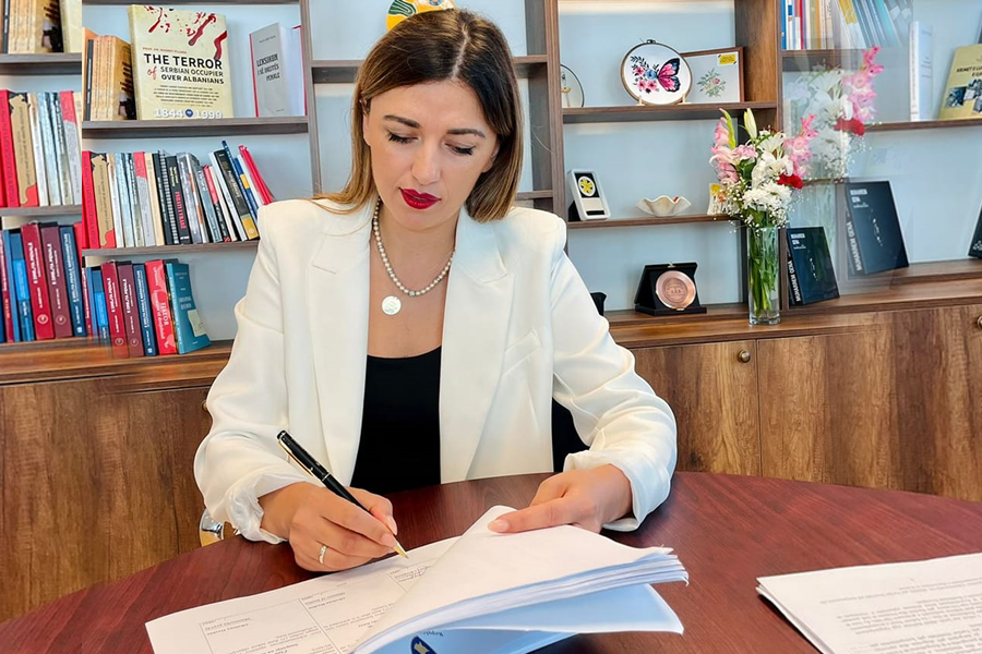 Albulena Haxhiu emëron noterët të rinj pa i marrë parasysh vërejtjet e Komisionit përzgjedhës
