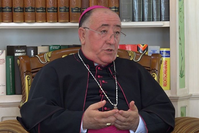 Imzot Dodë Gjergji: Kjo Pashkë na gjen në një botë të përgjakur, Evropë të përçarë dhe një Kosovë që rënkon