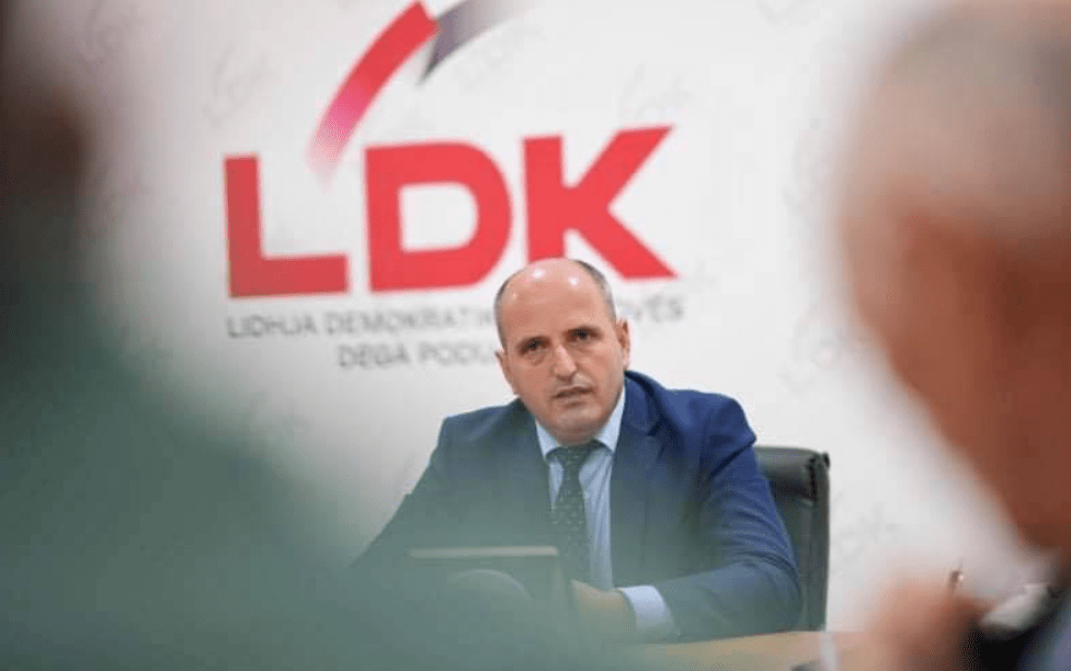 Hyseni: Kurti ka tentuar t’i peshkojë deputetët e partive tjera, pasi nuk i pati votat për Haxhiun