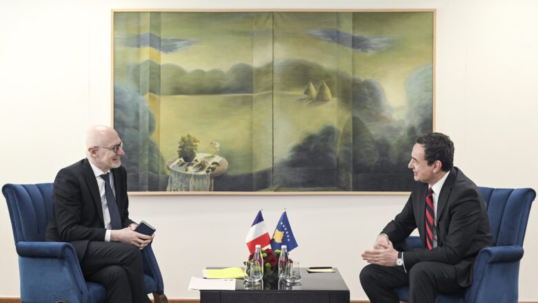 Mbyllja e disa zyrave paralele në veri, reagon Ambasada e Francës