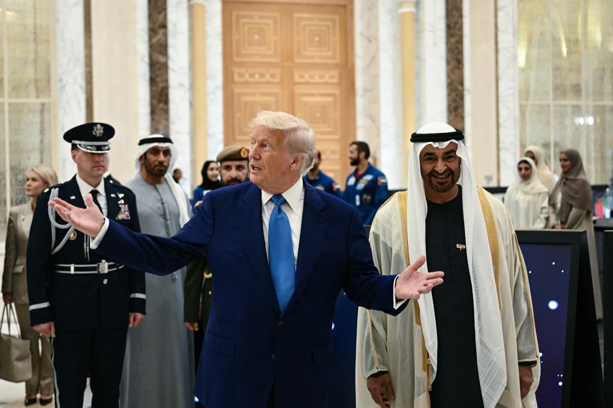 Trump pajtohet, Emiratet do të ndërtojnë kampusin më të madh të Inteligjencës Artificiale jashtë SHBA-së