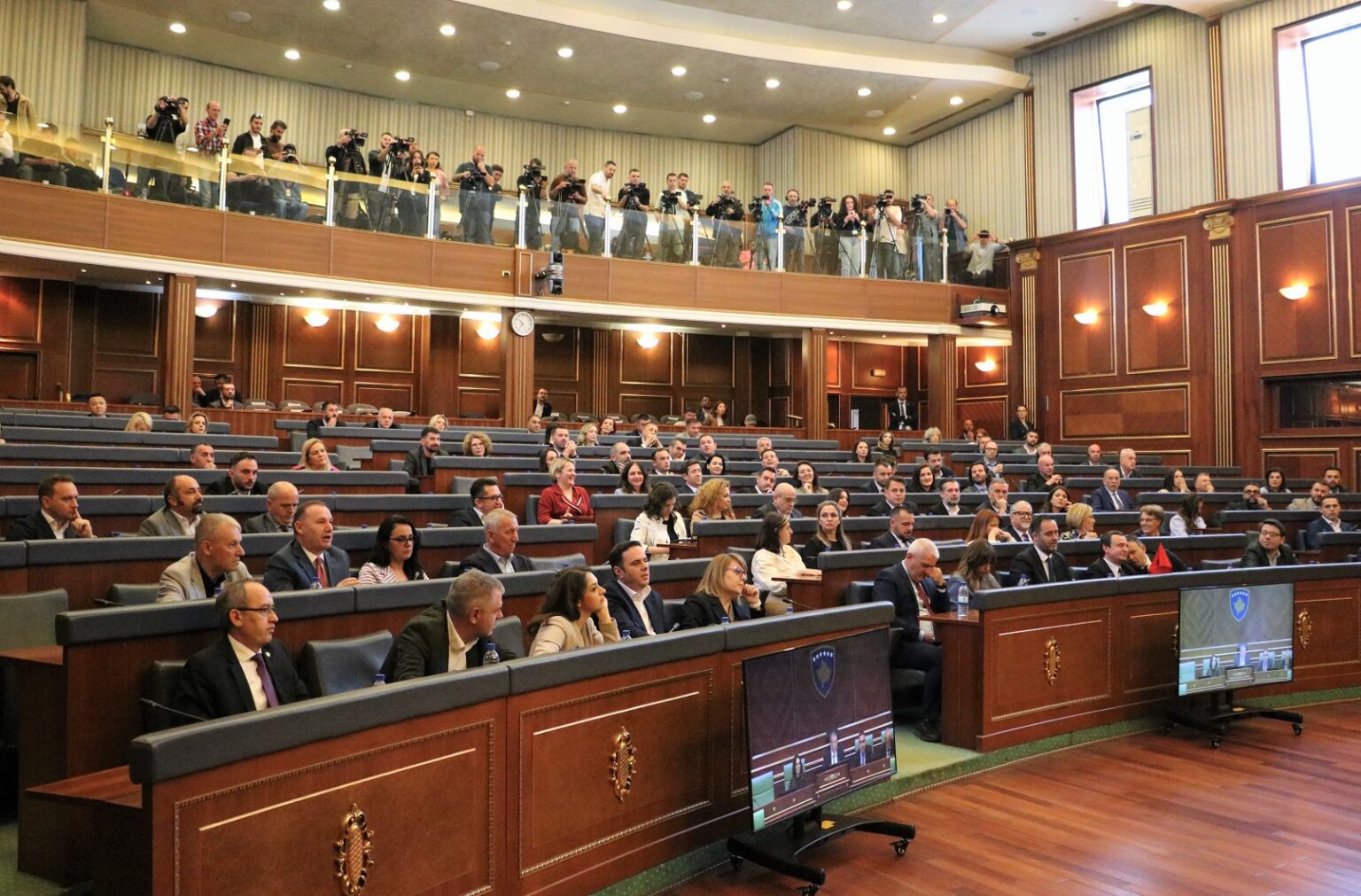 Kuvendi del me njoftim për seancën e sotme: Vazhdimi të hënën