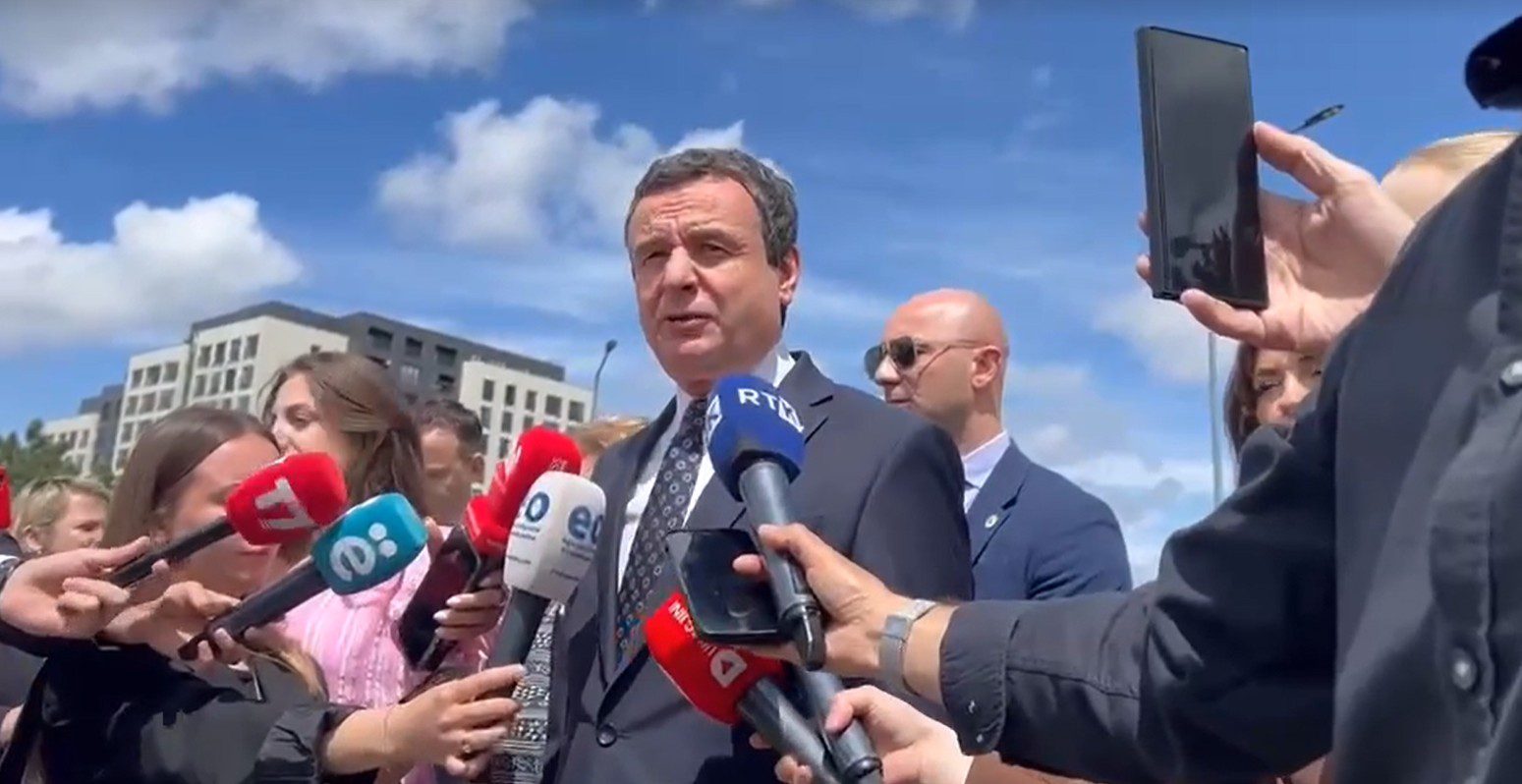 Kurti hesht kur pyetet për ftesën nga Osmani për dalje nga ngërçi