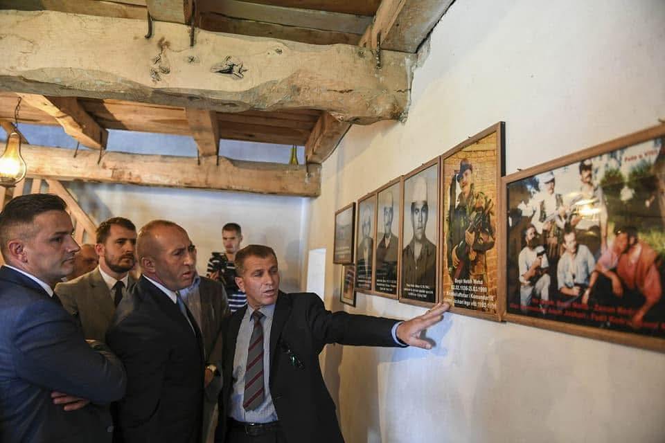 Haradinaj kujton heroizmin e familjes Meha në 44-vjetorin e rënies