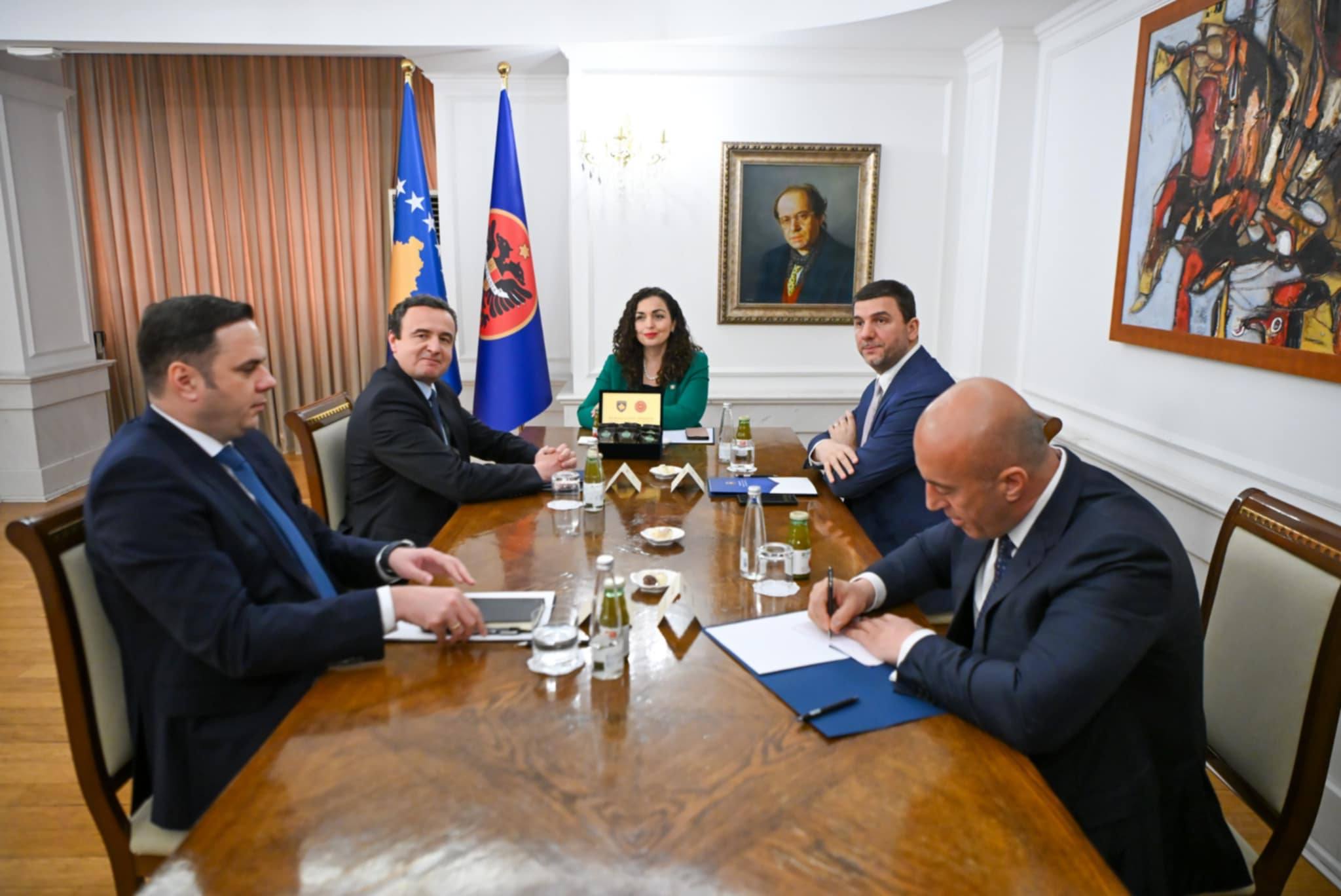 Takimi me liderët partiakë – Osmani tregon cili ishte fokusi i bisedës