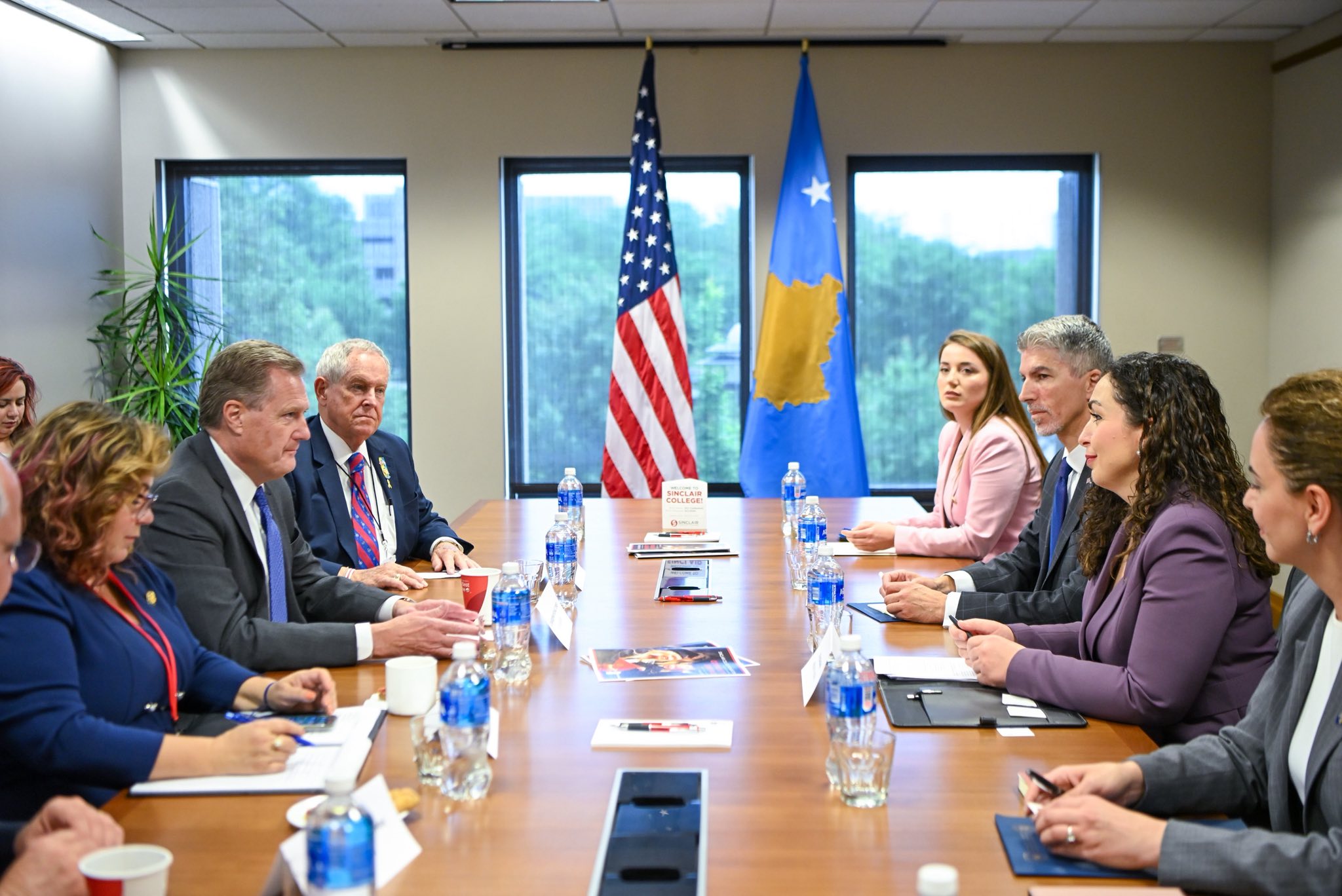Osmani takohet me delegacionin e Kongresit Amerikan, flasin për bashkëpunimin me Kosovën