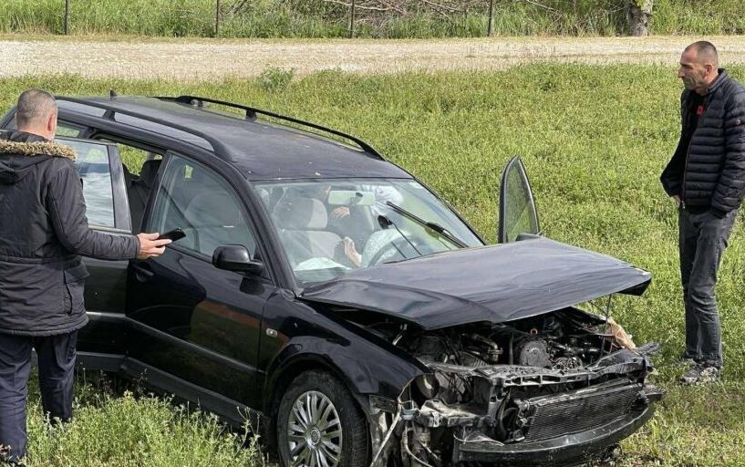 Aksident trafiku mes trentit dhe veturës në Drenas, lëndohet një person