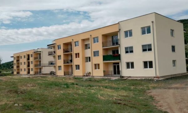 Mbyllen gjashtë qendra kolektive në Leposaviq
