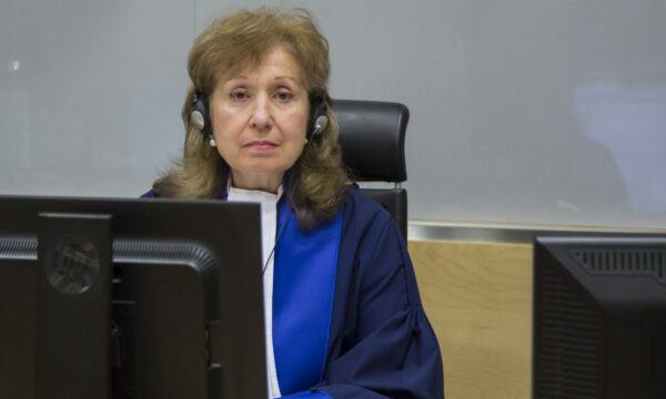 Trendafilova: Protesta në Prishtinë treguese se sa e vështirë do të ishte nëse gjyqi do të bëhej në Kosovë