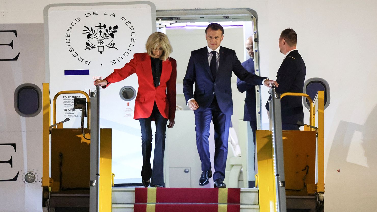 Macron deklarohet pas “shuplakës” nga gruaja: Nuk është asgjë