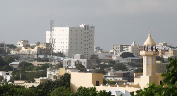 Kamikazi gjatë rekrutimit të ushtrisë në Mogadishu vret të paktën 10 persona