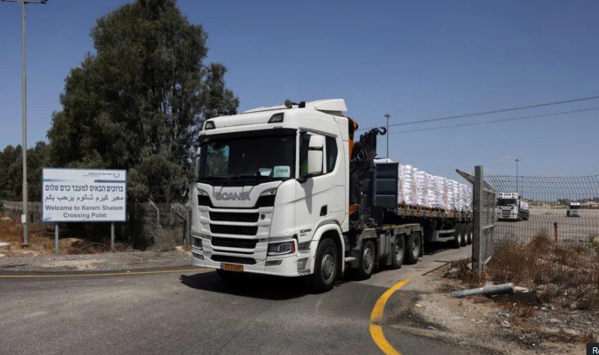 107 kamionë me ndihma hyjnë në Gaza me lejen e Izraelit