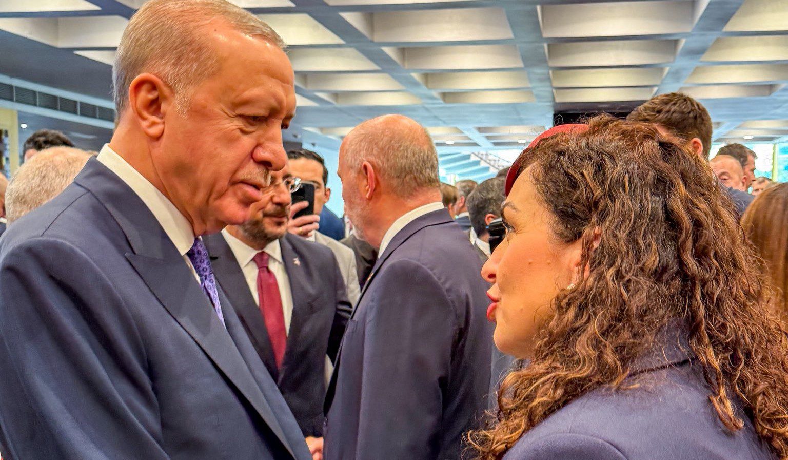 Osmani e quan Erdoganin “mik të palëkundur” të Kosovës