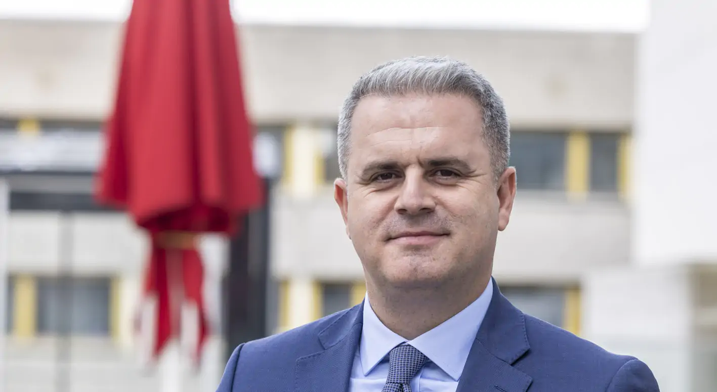 Azemi: 100 mijë punëtorë më pak brenda një tremujori, pasqyrë e politikave të dështuara