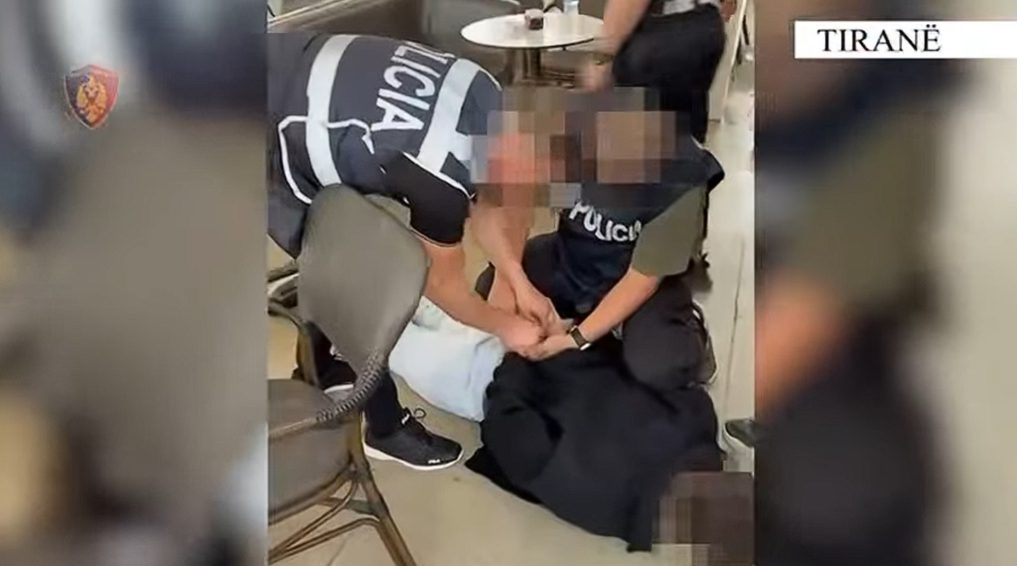 Aksion i madh në Shqipëri: Trafikonin armë nga Kosova në Tiranë, arrestohen 10 persona