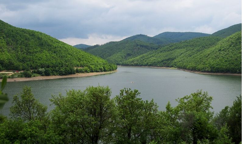 Raportohet se është gjetur një trup i pajetë në Batllavë
