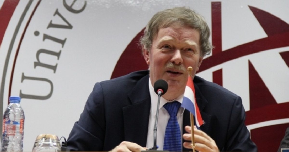 Ish-ambasadori Bosch i quan “të papërshtatshme” kritikat e BE-së ndaj Kosovës