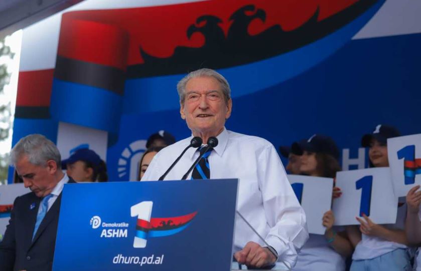 Berisha nga Tropoja: Ministrat notojnë në luks, shqiptarët mezi shtyjnë muajin