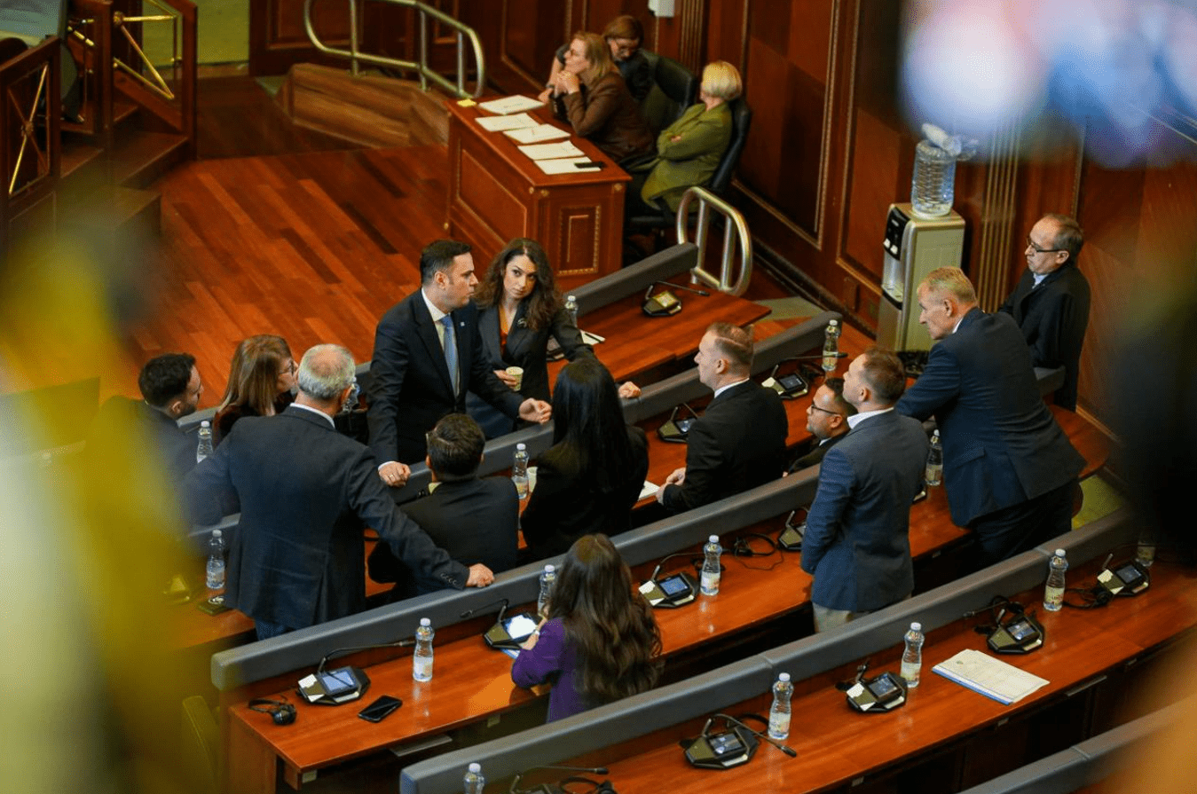“Dy deputete të LDK-së janë gati ta votojnë Qeverinë Kurti”