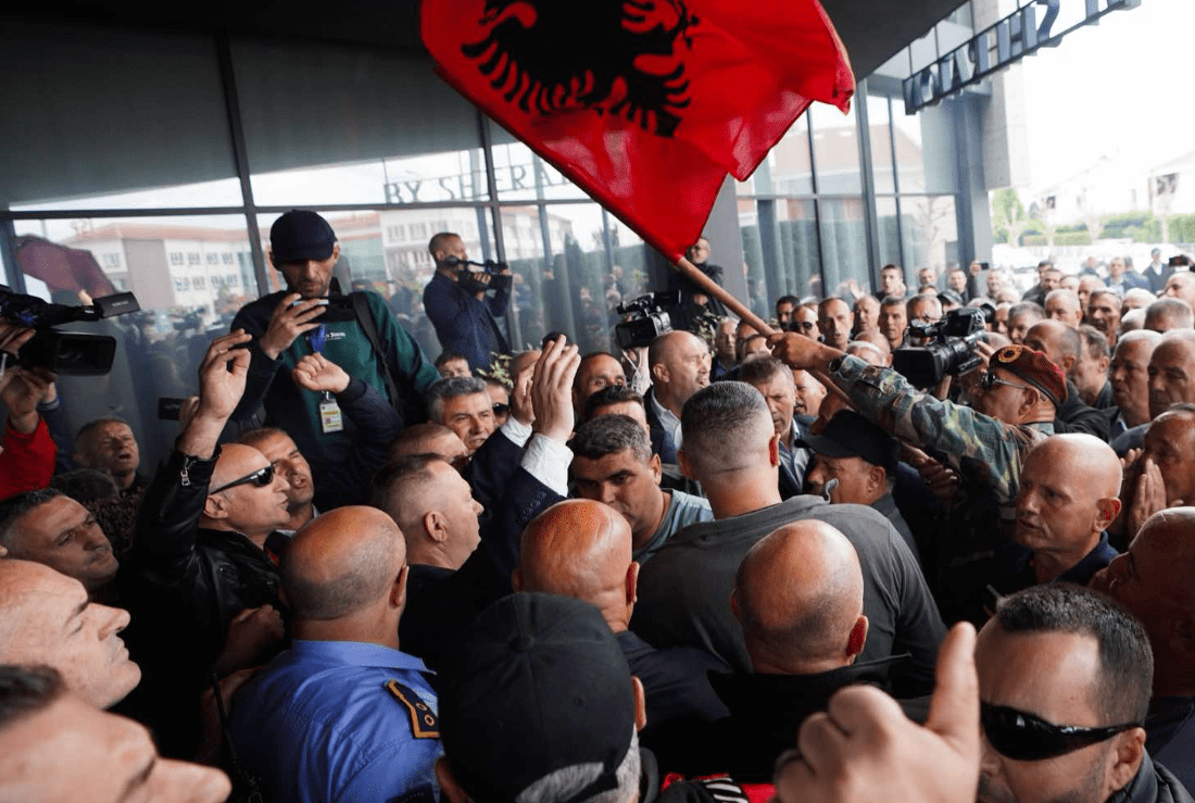 Ambasadori britanik: Komunikimi i Gjykatës Speciale me popullin e Kosovës nuk duhet të pengohet