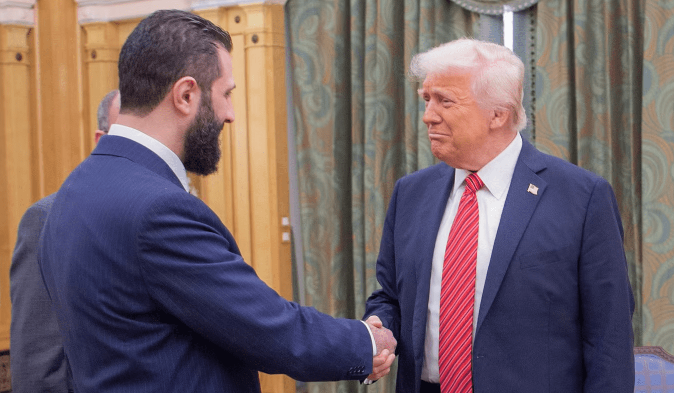 Çfarë sinjalizon takimi i Trumpit me udhëheqësin e ri sirian?