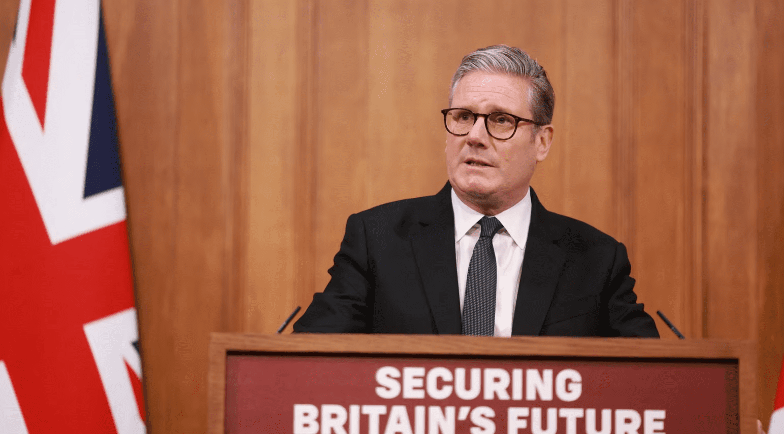 Britania me masa të reja për ndalimin e shqiptarëve nga Kosova dhe Shqipëria, të cilët janë dëbuar më parë