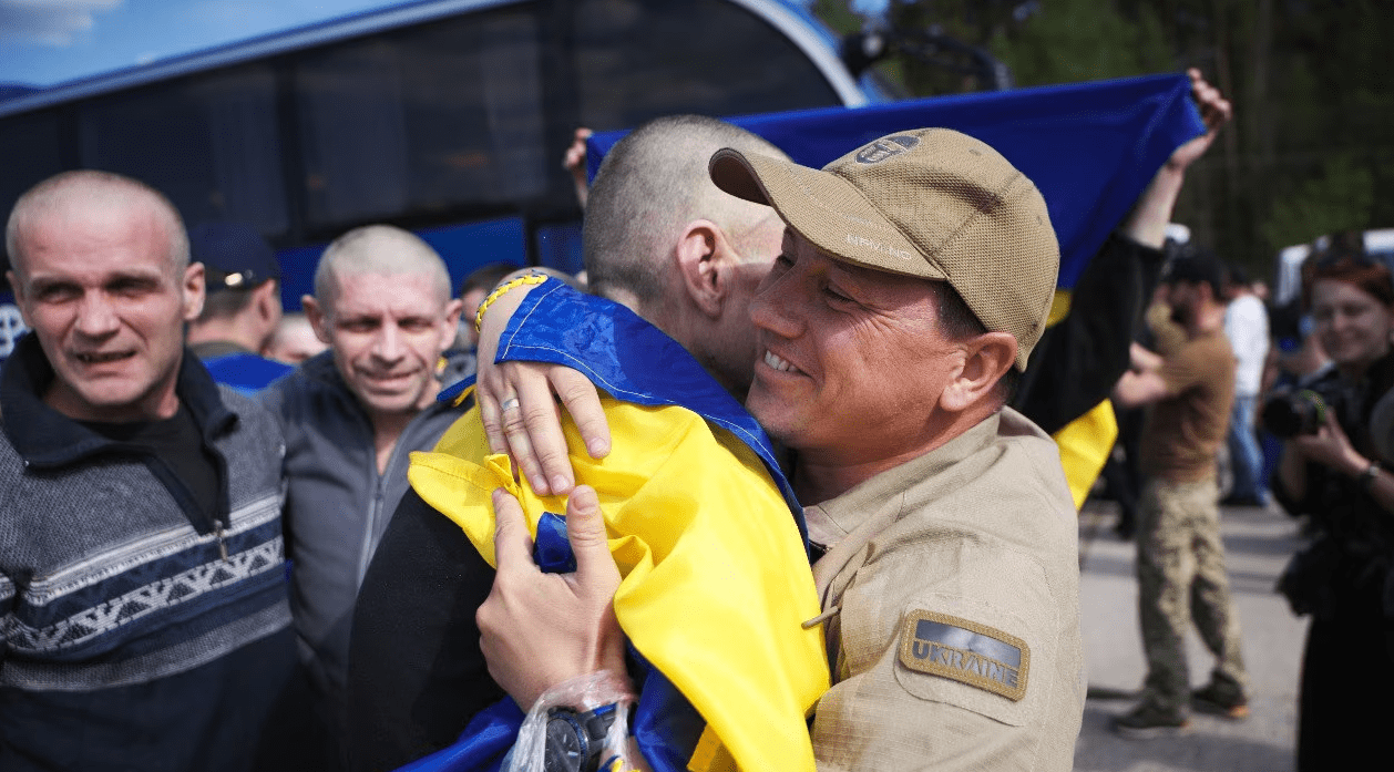 Rusia dhe Ukraina kompletojnë këmbimin më të madh të të burgosurve që nga fillimi i luftës