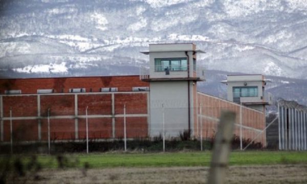 Kapet me drogë një grua në burgun e Dubravës