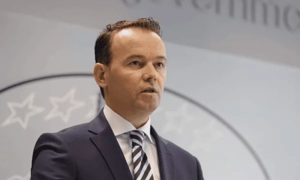 Eskalon Faton Peci, ofendon rëndë gazetarin Ermal Panduri: E quan qelbësirë e milioner