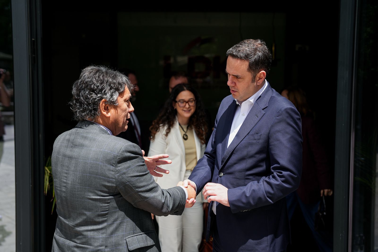 Abdixhiku deklarohet pas takimit me ambasadorin italian