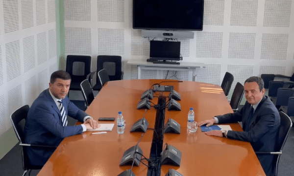 Përfundon takimi mes Kurtit e Krasniqit