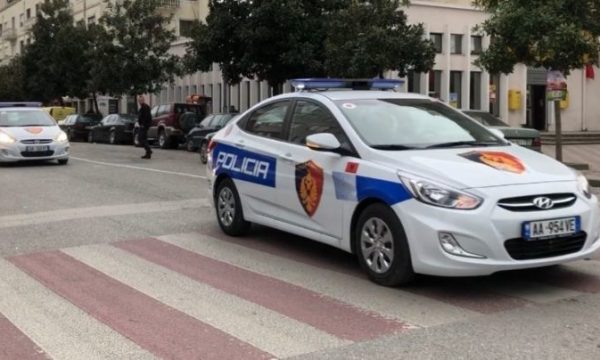 Policia në Shqipëri njofton për disa raste të fotografimit të votës