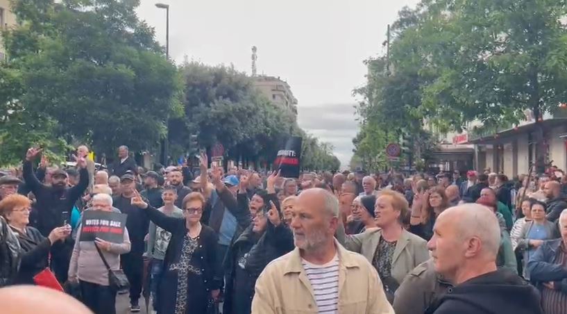 Nis protesta e opozitës në Tiranë