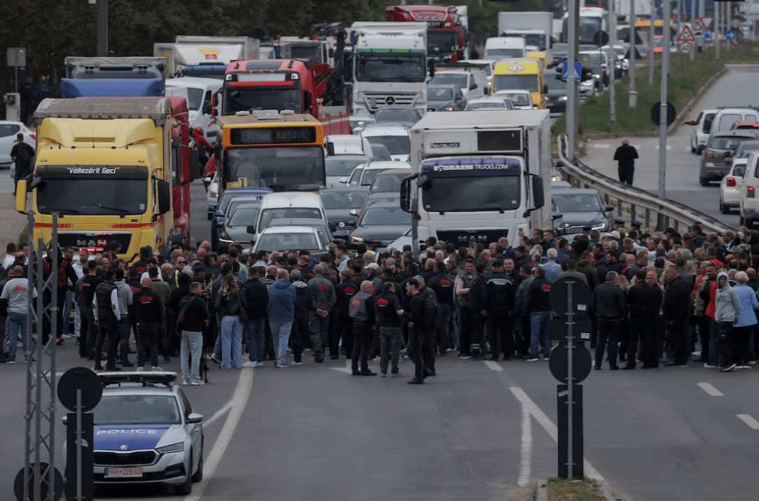 Reuters shkruan për protestën e bizneseve: Kurti s’ka dhënë asnjë shenjë të tërheqjes