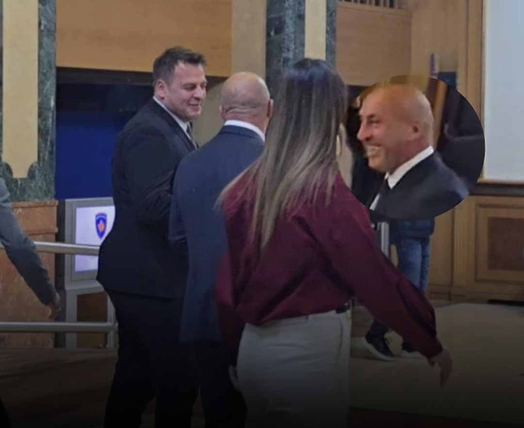 Muja i VV-së e Haradinaj plotë buzëqeshje pas dështimit në Kuvend