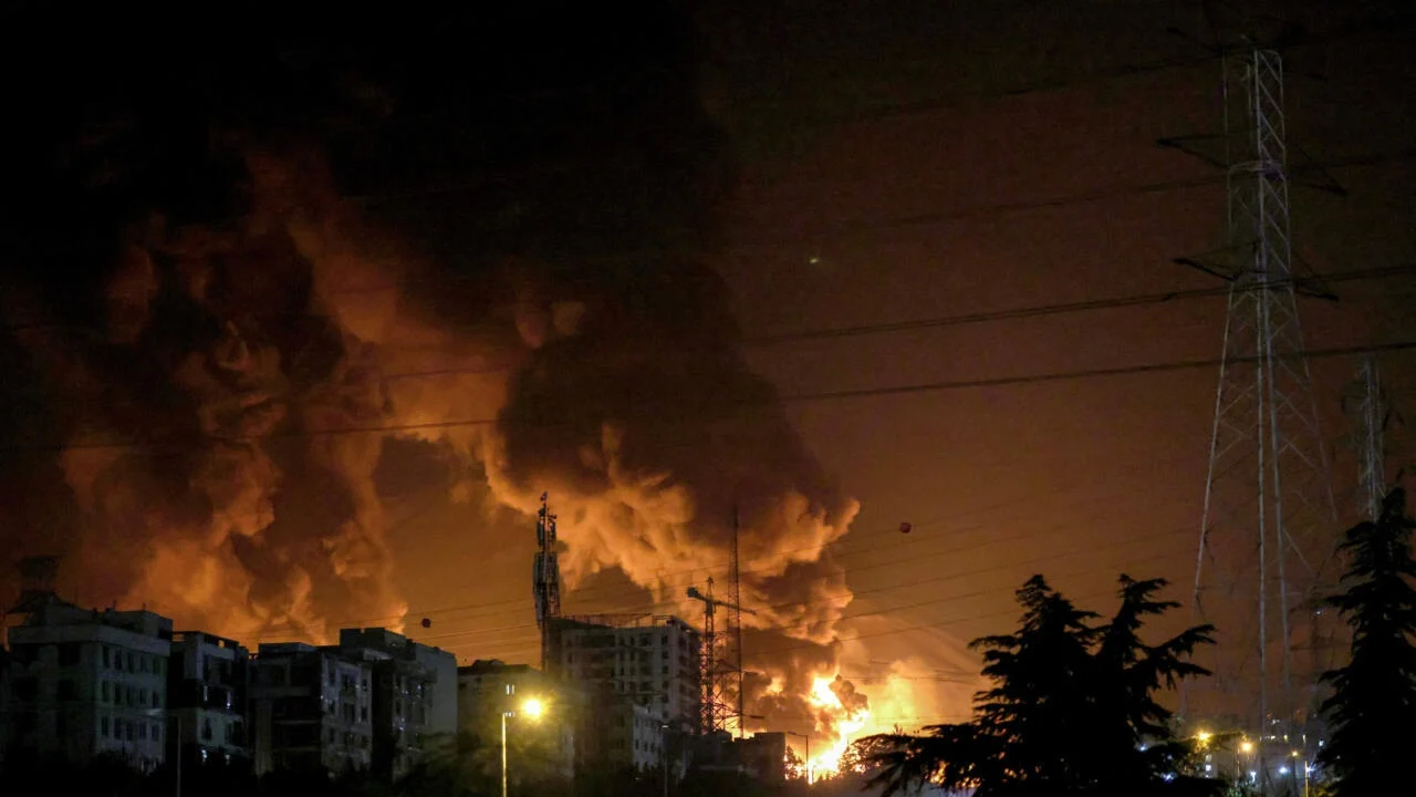 Sulmet iraniane në Izrael: 25 të vrarë, mijëra të lënduar dhe dëme miliarda