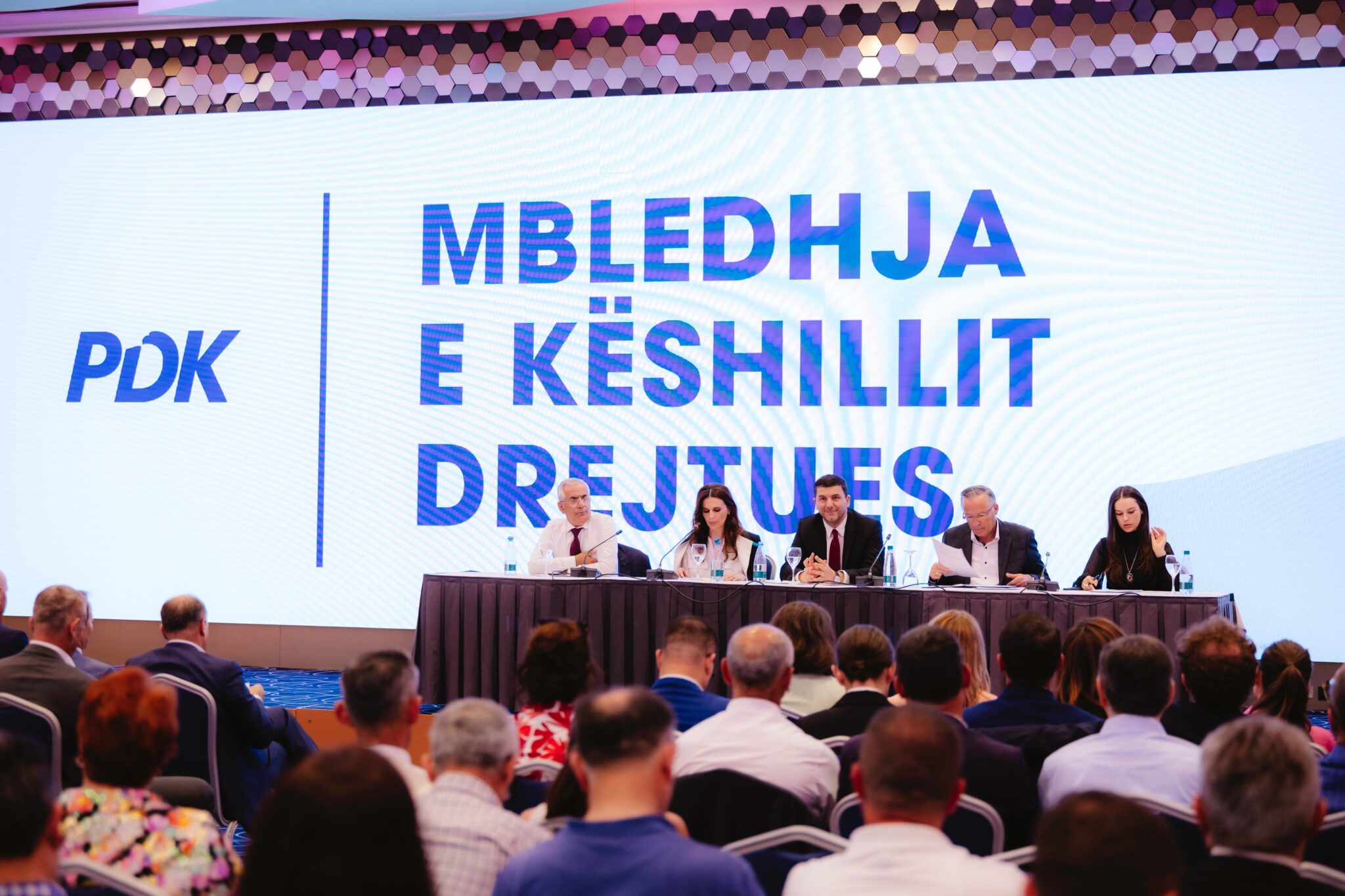 PDK mbledh Këshillin Drejtues, nisin përgatitjet për zgjedhjet lokale