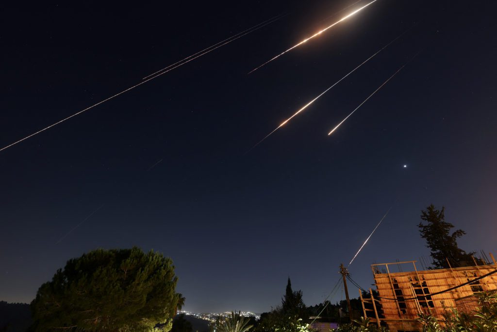 Autoritetet izraelite thonë se kanë identifikuar raketa të lëshuara nga Irani
