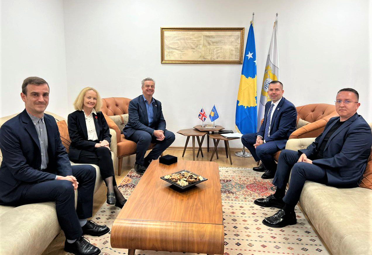 Ambasadori britanik viziton Inspektoriatin Policor